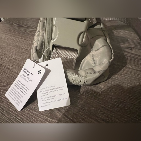 NWT *SOLD OUT Lululemon Everywhere Belt Bag 1L Wordmark Grid Mini Raw Linen - Picture 4 of 7